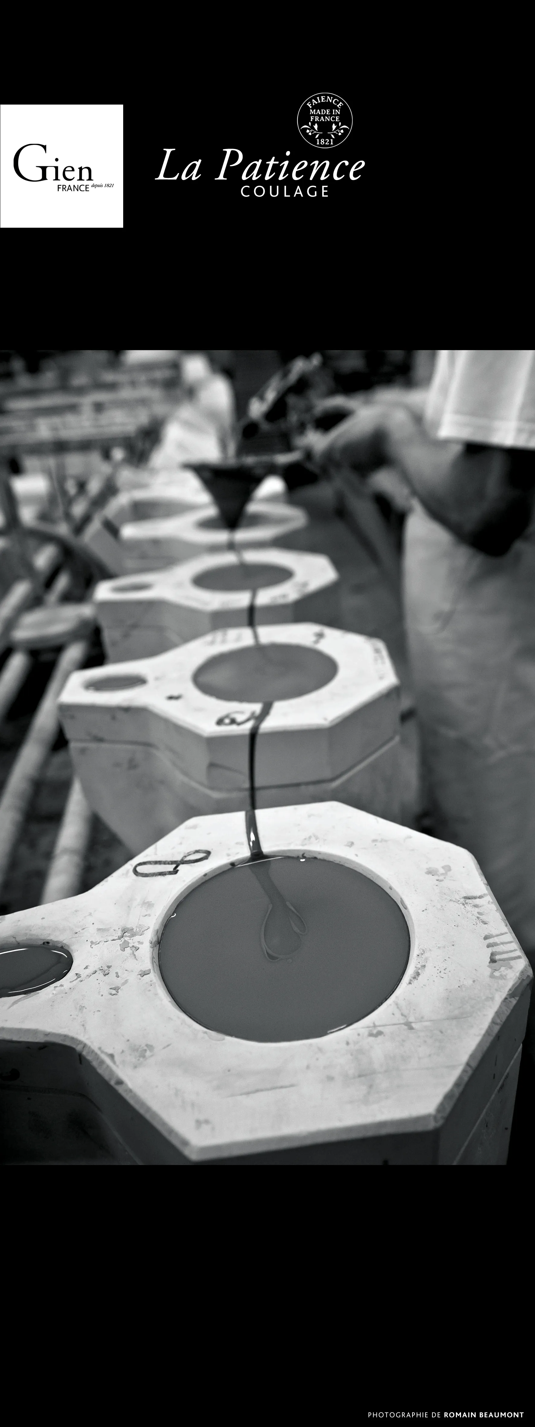 Main tenant une assiette en équilibre au-dessus de piles, triptyque savoir-faire
