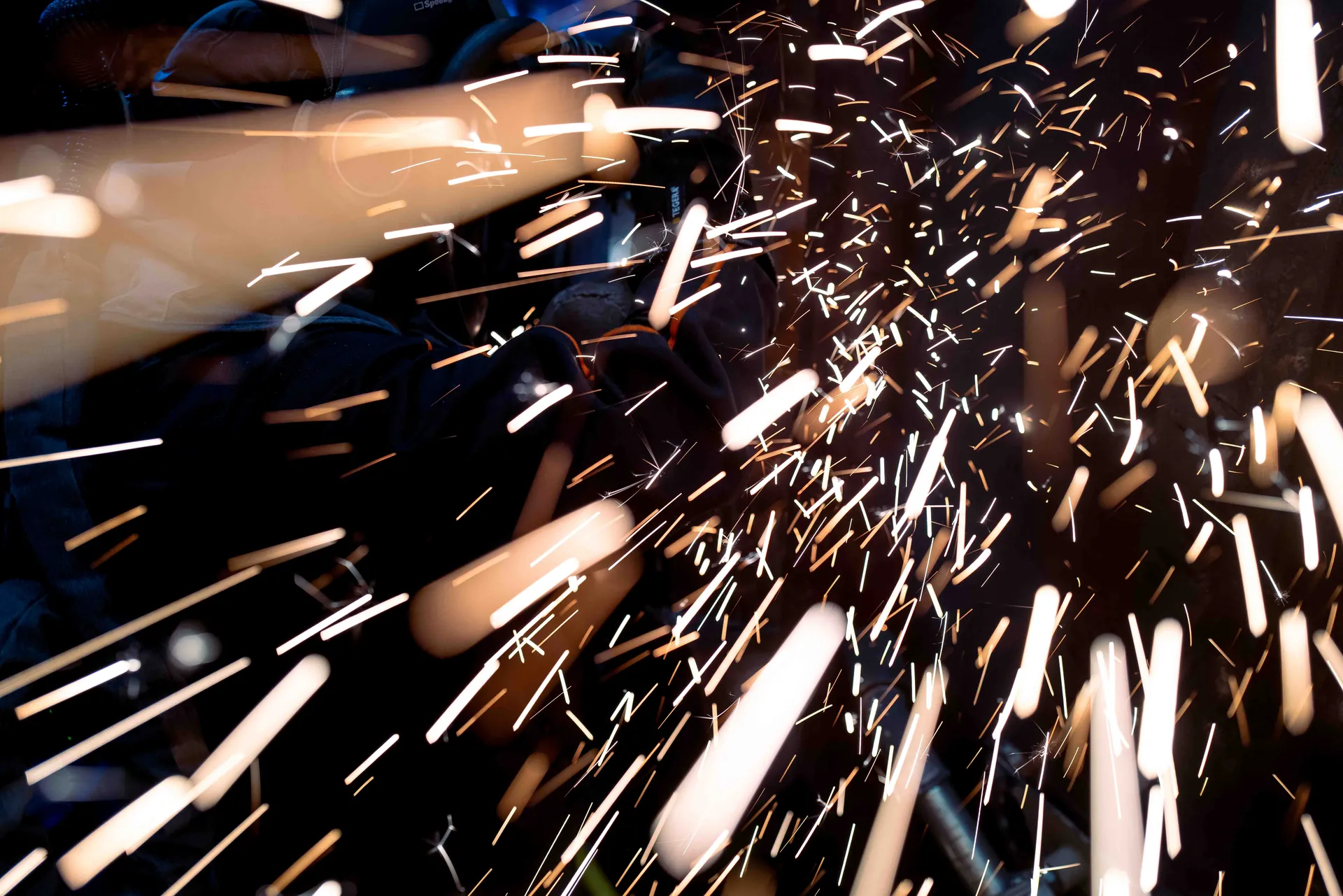 Vue plongeante sur poste de contrôle nucléaire — Romain Beaumont